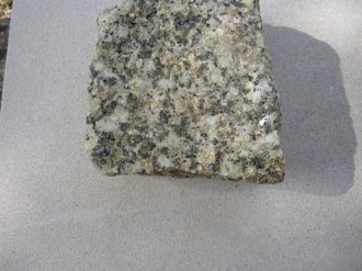 Striegauer Granit gespalten Pflasterstein